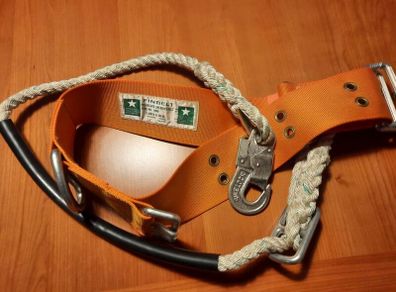 Finbelt / safety harness