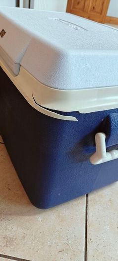 Rubbermaid Cooler box