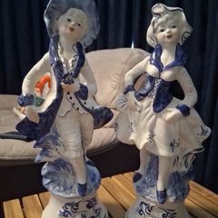 2 Capodimonte Figurines