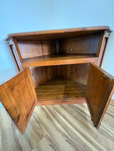 Corner Unit / TV Stand