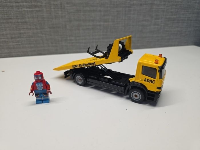 Siku 1:55 scale die-cast ADAC breakdown truck, model number 27-12.
