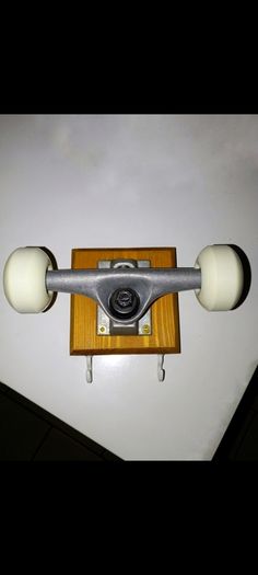 Skateboard keyholder / coat hanger