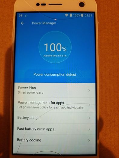 ZTE BLADE V8, 3GB Ram, 32 GB HDD, excellent Battery, 2 cracks on screen, doesn't affect operation