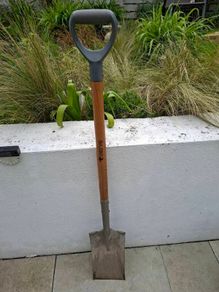 Garden shovel