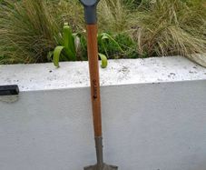 Garden shovel