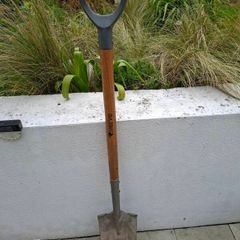 Garden shovel