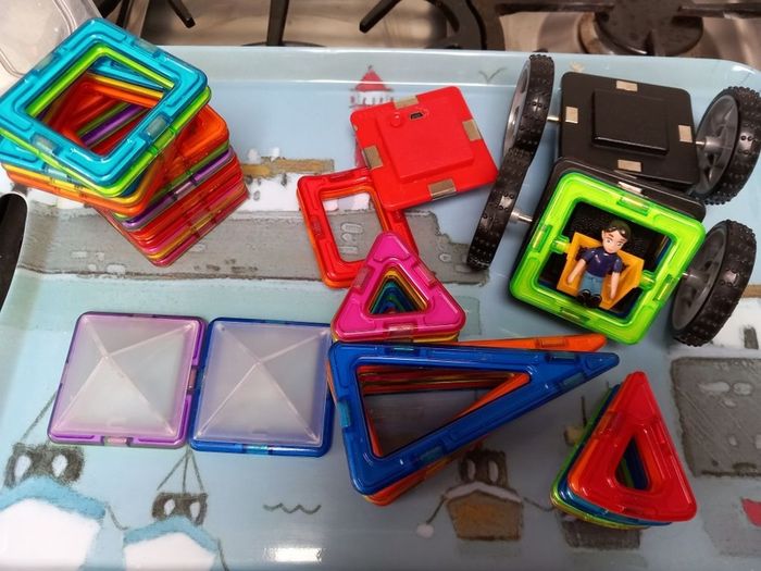 Magformers magnetic tiles toy car set