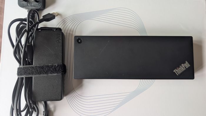 Lenovo ThinkPad Thunderbolt 3 Dock Gen 2 (Type 40AN) + 90W Charger