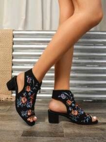 Women Floral Embroidered Peep Toe Chunky Heeled