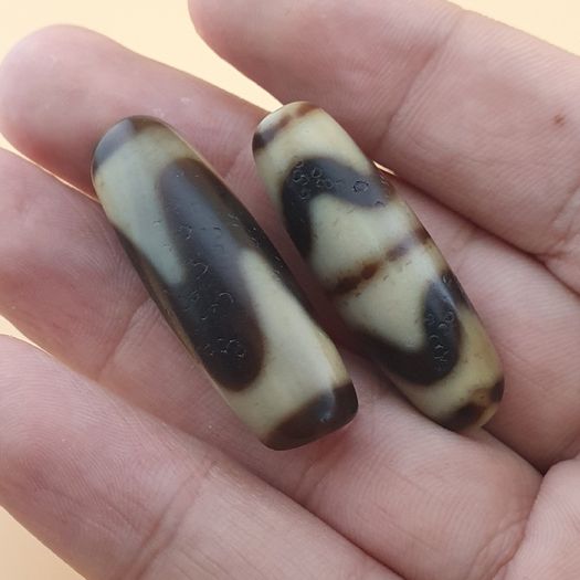Lot of 2 Vintage Himalayan Tibetan Zigzag Pattern Agate Bead Amulets