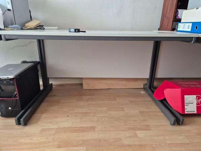 Work bench / Desk