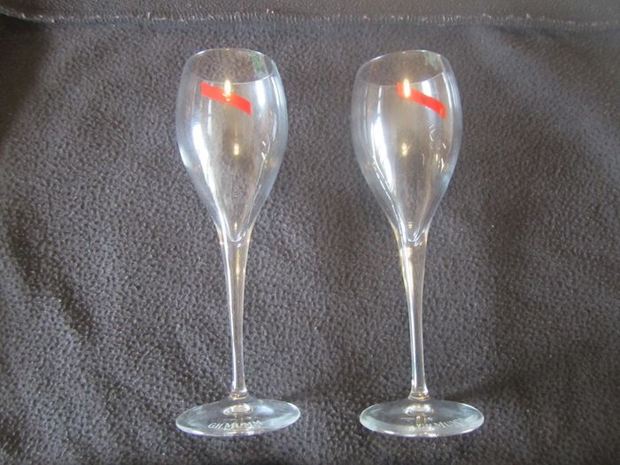 set of 2 champagne flutes G H MUMM