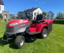 Ride on lawnmower