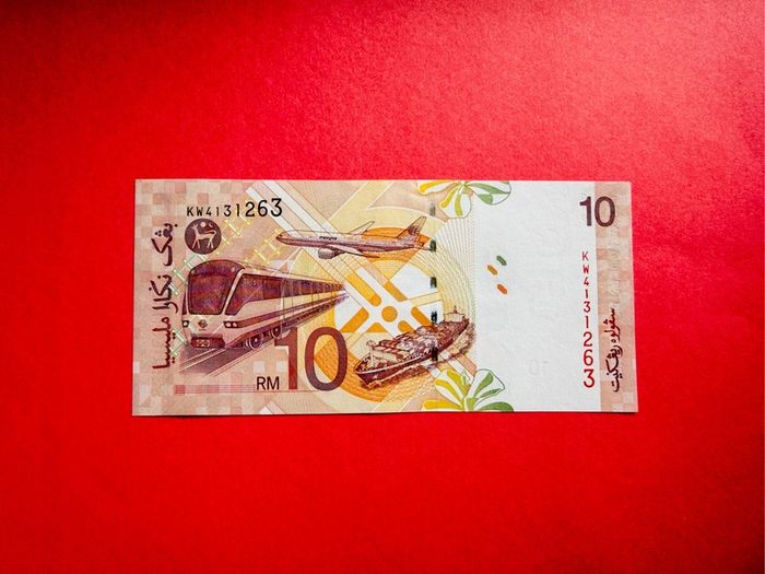 Malaysia  10 Ringgit. 2004 Pick. 46( Uncirculated).