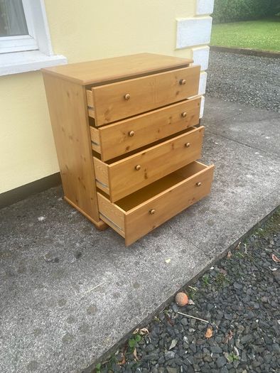 chest of drawers