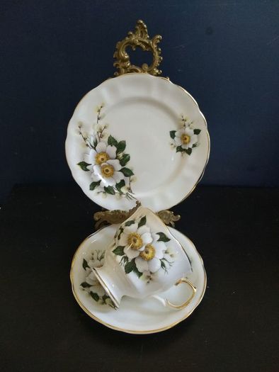Fabulous Arklow Pottery Bone China Trio in Excellent Cabinet Condition - a Lovely Floral Pattern in White, Yellow and Green