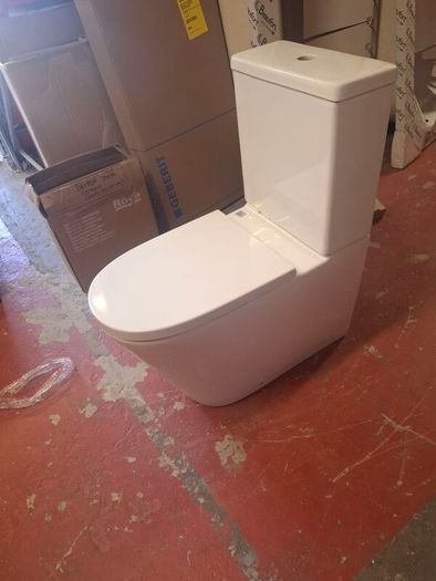 Britton Sphere Rimless cc toilet ex diplay like new