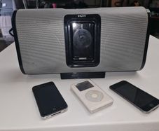 Docking Station x2 ipods and iPhone