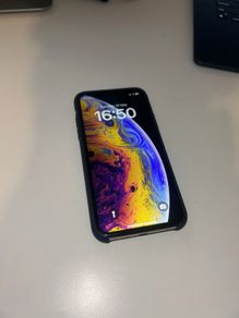 iPhone XS 64GB White Cracked Back Unlocked With Genuine Apple Case