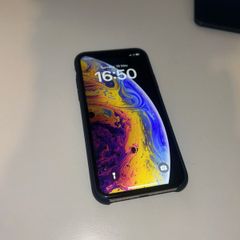iPhone XS 64GB White Cracked Back Unlocked With Genuine Apple Case