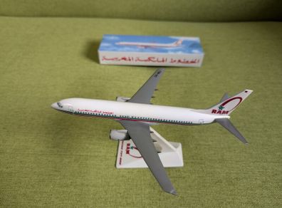 Royal Air Maroc 1:200 scale model airplane, Boeing 737-800 aircraft
