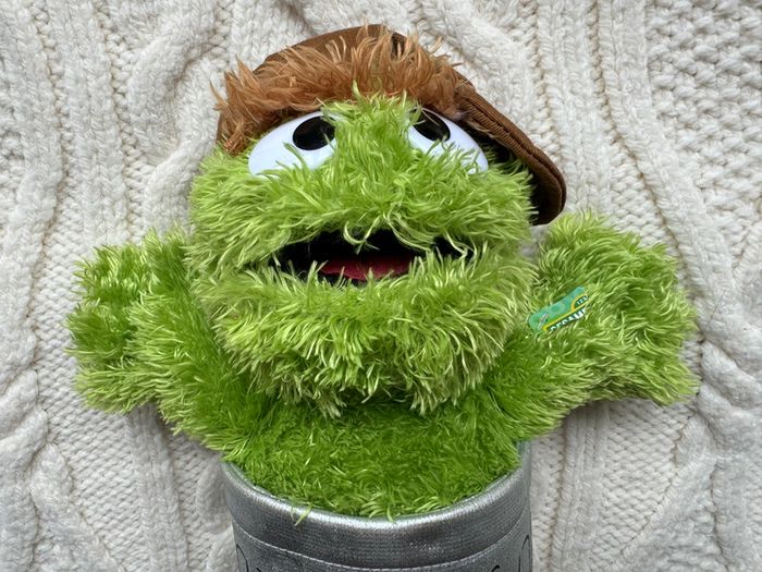 Gund Sesame Street Oscar The Grouch NYC New York City Sanitation Worker DSNY Used Please look at the pictures