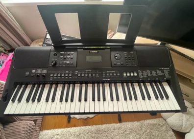 Yamaha PSR-E463 Keyboard with Stand