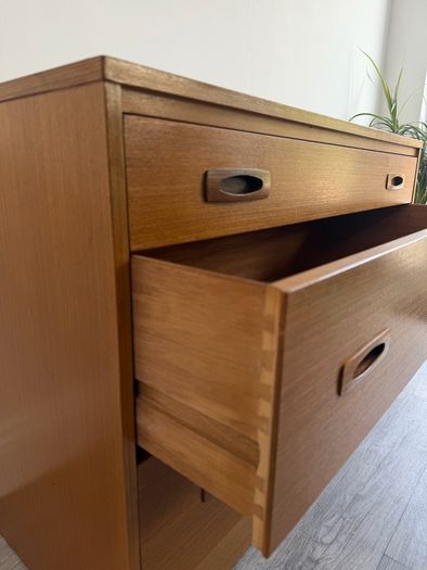 Mid Century Chest of Drawers