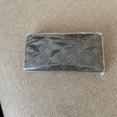 LV purse