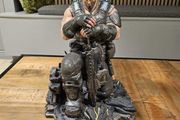 Gears of War 3 -Collector statue of Marcus Fenix