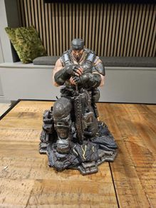 Gears of War 3 -Collector statue of Marcus Fenix