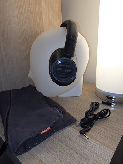 Plantronics Voyager 8200 UC  Noise Cancelling Headset