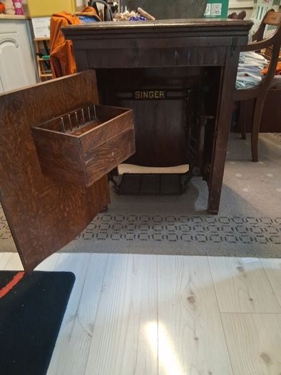 1920- 1950s Singer sewing machine cabinet