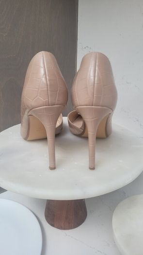 Nude cut away High Heels