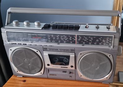 Vintage Philips Spatial stereo Radio D8419/00, works perfect.