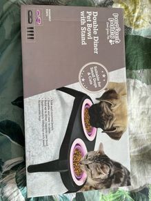 Pet food bowls