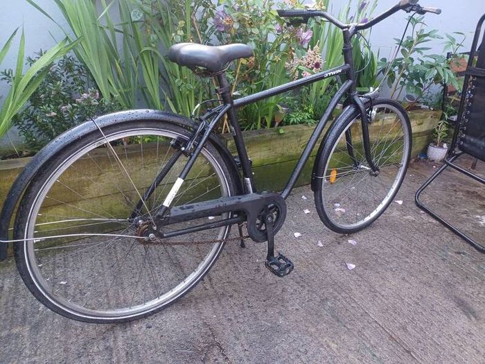 B-Twin Commuter bike