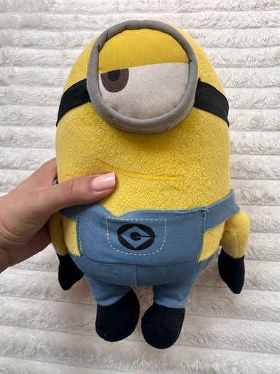 Despicable Me 2 Looking Left  Minion Stuart approx. 30 cm. Used Please see photos