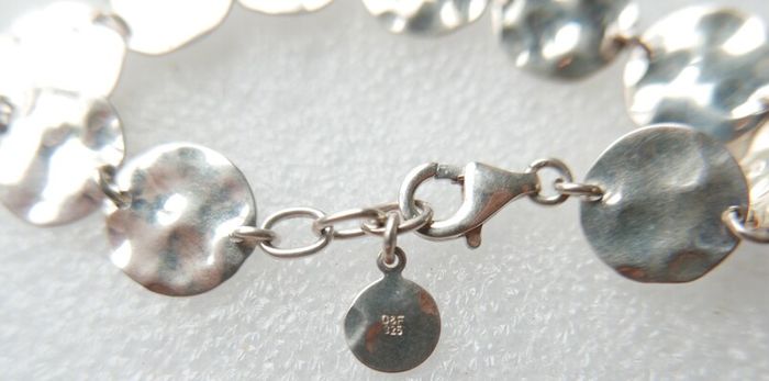 D&F 925 Sterling Silver Hammered Disc Bracelet