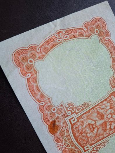 1968 Lady Lavery 10 Shillings Nice Condition!
