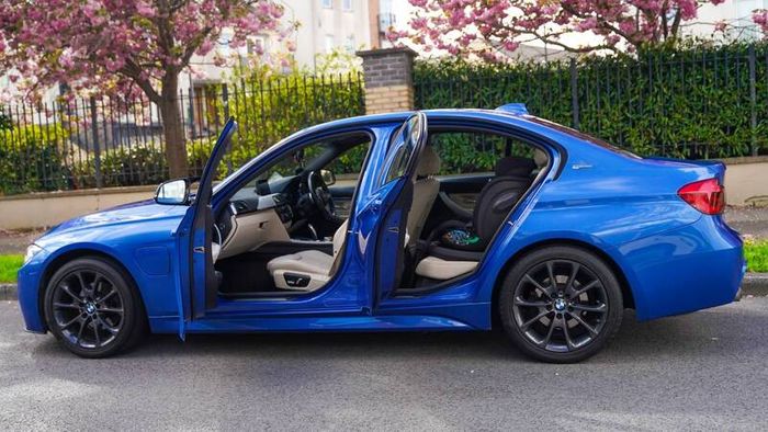 2016 Bmw 3-series 330e High Spec, low kms