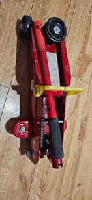 hydraulic floor jack