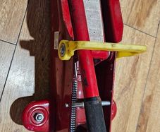 hydraulic floor jack