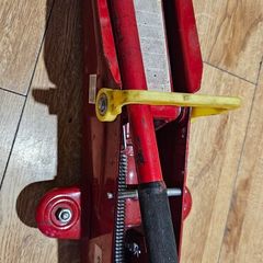 hydraulic floor jack
