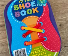 My first shoe book - igloobooks, childrens book with laces