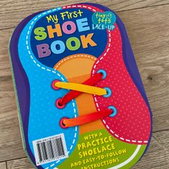 My first shoe book - igloobooks, childrens book with laces