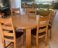 Round Table and 6 chairs