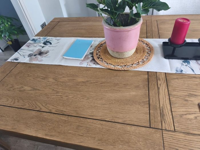Extending dining table
