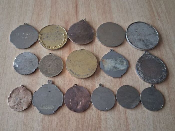 Lot of 16 medals