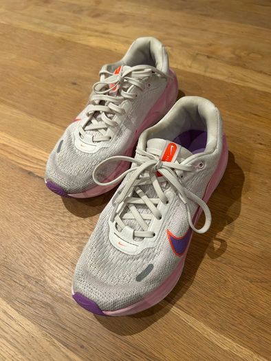 nike girls trainers size 4